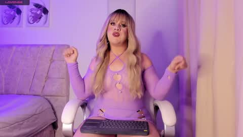 Snapshot of roseanne_park chatting on January 21, 11:24 pm   online show from January 21, 11:24 pm