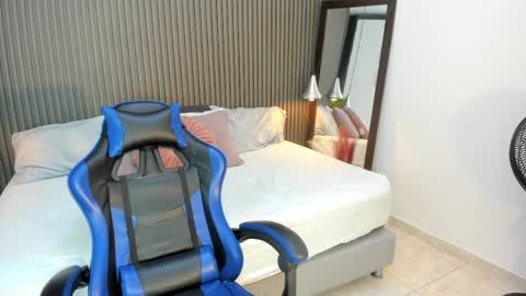 Axel online show from April 6, 2:54 am