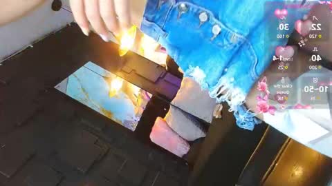 sammylittle_ online show from December 1, 8:00 pm