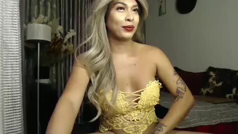 Snapshot of scarlet_ts69 chatting on January 9, 8:24 am scarlet online show from January 9, 8:24 am