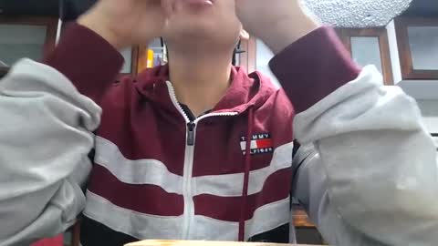 Snapshot of sebastian_posse chatting on January 8, 11:52 pm Myystiic online show from January 8, 11:52 pm