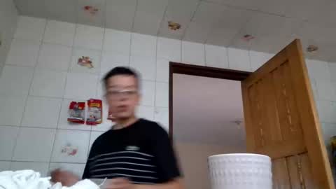 Snapshot of sebastian_posse chatting on January 9, 5:43 pm Myystiic online show from January 9, 5:43 pm
