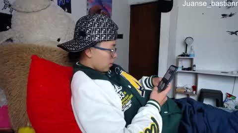 Snapshot of sebastian_posse chatting on January 25, 8:21 pm Myystiic online show from January 25, 8:21 pm