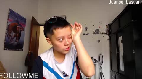 Snapshot of sebastian_posse chatting on February 15, 2:33 pm Myystiic online show from February 15, 2:33 pm