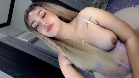 Chloe online show from March 4, 9:20 pm