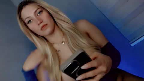 Snapshot of sexual_desire22 chatting on October 12, 10:45 pm Britney Allen online show from October 12, 10:45 pm