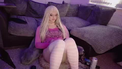 Sienna La Malfa online show from May 1, 2:54 pm