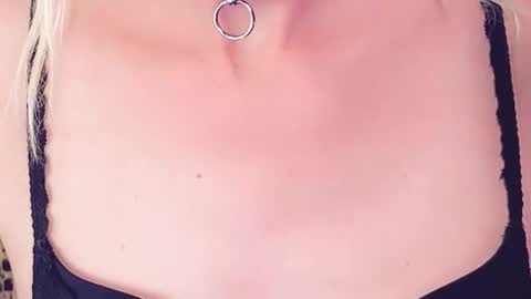 Snapshot of sissyashleigh chatting on September 17, 7:41 pm Ashleigh Mak online show from September 17, 7:41 pm