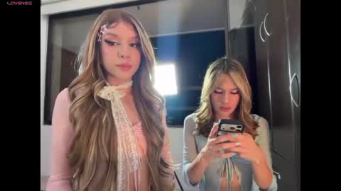 sophi_daker online show from August 6, 2:40 am