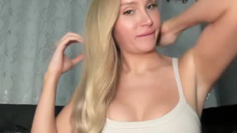 Stella Bella online show from April 2, 3:59 am