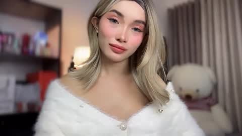 Candy online show from April 3, 6:50 pm