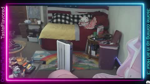 Snapshot of tasteflavored_femboy chatting on January 25, 10:28 pm Taste online show from January 25, 10:28 pm