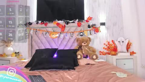 Taylor Harveey online show from October 30, 9:03 pm