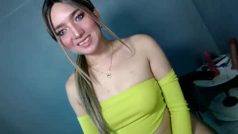 Snapshot of te_amo28 chatting on January 28, 10:45 pm ellaine online show from January 28, 10:45 pm