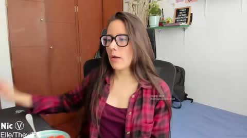 Nicole   TheyElleElu online show from September 17, 12:10 pm