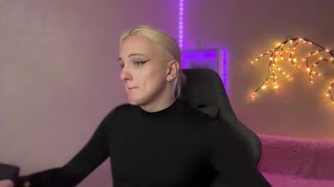 Amira online show from October 31, 10:36 am