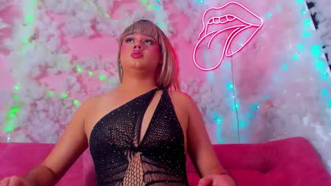 tiffanyy_deluxe online show from November 22, 5:37 pm