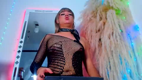 tiffanyy_deluxe online show from December 16, 2:00 pm