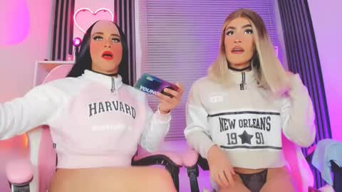 Hallie And Annie online show from November 4, 2:11 am