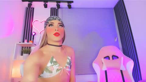 Hallie And Annie online show from November 25, 1:51 am