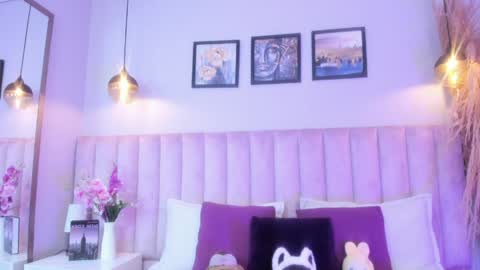 Tracy  online show from April 1, 8:39 pm