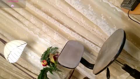 Chloe online show from April 29, 11:26 am