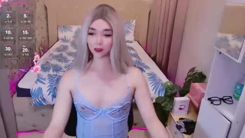 ts_yoshi_ online show from November 18, 4:51 pm