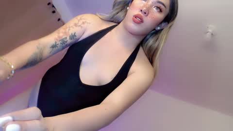 Snapshot of tsgirl_julian69 chatting on December 20, 7:07 pm Julian online show from December 20, 7:07 pm
