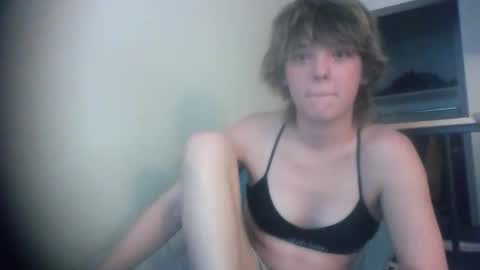 twinkl3toz3 online show from April 30, 9:41 pm