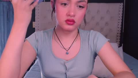 Snapshot of valen_thompson chatting on January 15, 11:51 pm IG-valen mendoza99 twitter valenthompson99 online show from January 15, 11:51 pm
