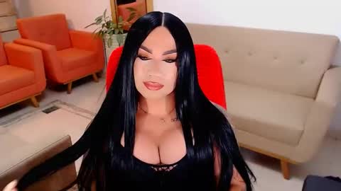 Snapshot of valentinaxqueen chatting on October 12, 2:25 am online show from October 12, 2:25 am