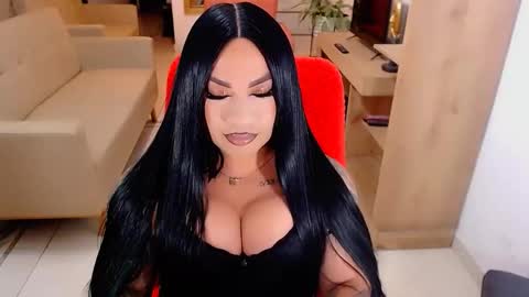 Snapshot of valentinaxqueen chatting on October 16, 2:23 am online show from October 16, 2:23 am