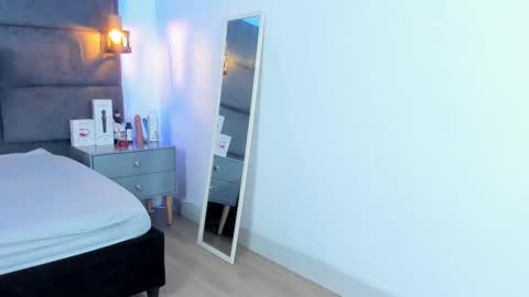 valentino moon online show from October 31, 3:27 am