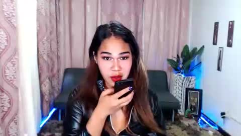 Snapshot of vampy_ebony_laxine chatting on September 20, 3:34 am vampy_ebony_laxine online show from September 20, 3:34 am