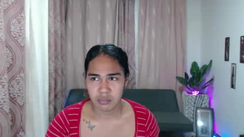 Snapshot of vampy_ebony_laxine chatting on October 5, 2:01 am vampy_ebony_laxine online show from October 5, 2:01 am