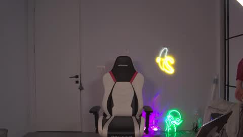 VelvetTGirl online show from April 11, 8:29 am