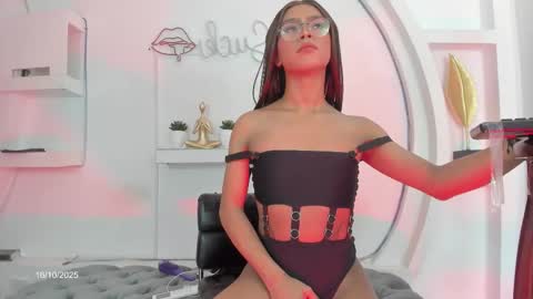 Snapshot of vicky_hottman chatting on October 18, 4:49 am vicky_hottman online show from October 18, 4:49 am