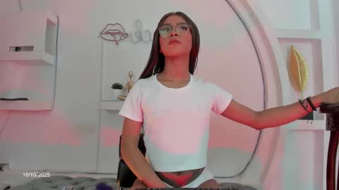 Snapshot of vicky_hottman chatting on October 19, 5:00 am vicky_hottman online show from October 19, 5:00 am