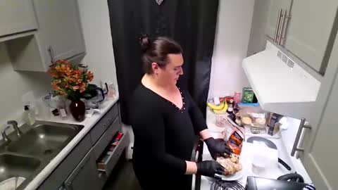 priscilla online show from April 14, 12:15 am