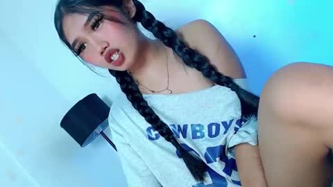 LE XI online show from March 18, 3:22 pm