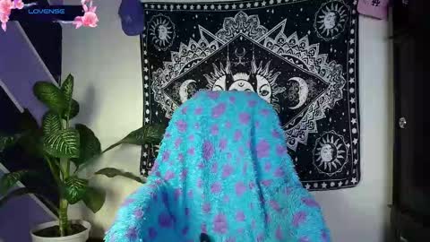 ig WitchDivinne online show from March 4, 8:13 pm