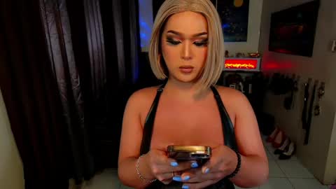 K E L L Y online show from May 7, 6:42 am