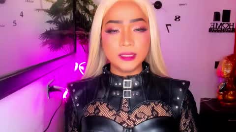 xxasian_goddessxx online show from March 20, 6:14 am