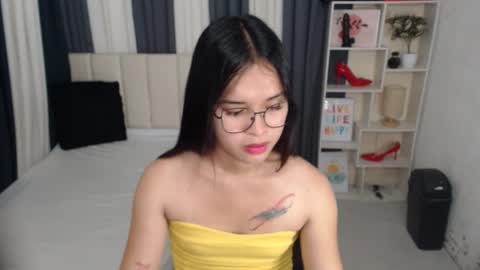 CHLOES ROOM online show from September 24, 9:59 am