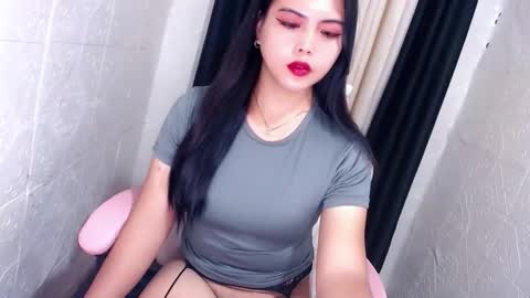 Snapshot of xxhotsexydivinexx chatting on October 14, 11:37 pm divine online show from October 14, 11:37 pm