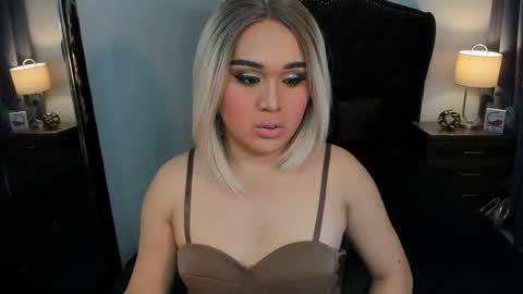 Snapshot of yanny_xoxo chatting on January 22, 6:20 pm Allisonn Hensly online show from January 22, 6:20 pm