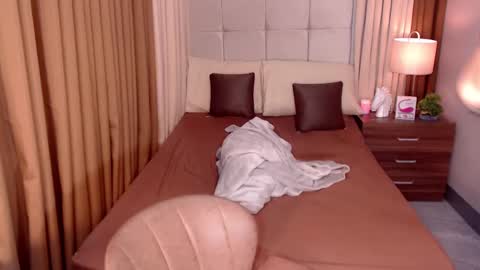Snapshot of yanny_xoxo chatting on March 8, 10:54 am Allisonn Hensly online show from March 8, 10:54 am