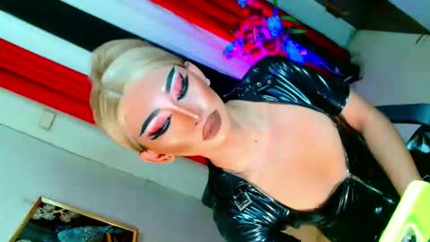 miss yasii online show from October 25, 7:20 pm