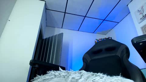 yeiko002 online show from April 1, 12:45 am