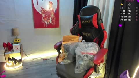Snapshot of your_dreamasian chatting on January 2, 2:11 am YourSeductiveWife online show from January 2, 2:11 am